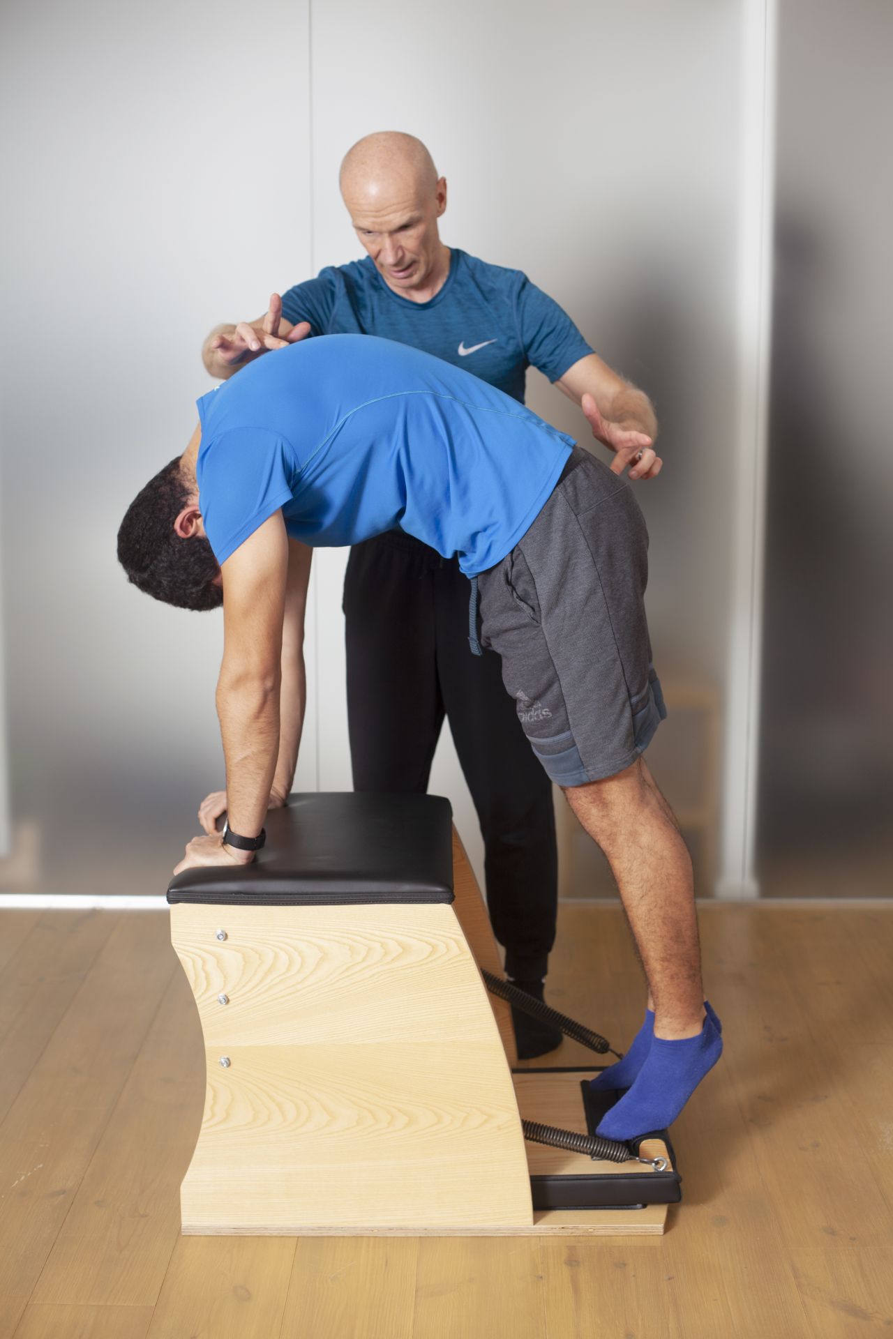 Pilatesta voi harjoittaa oman kehon painolla tai laitteiden avulla.